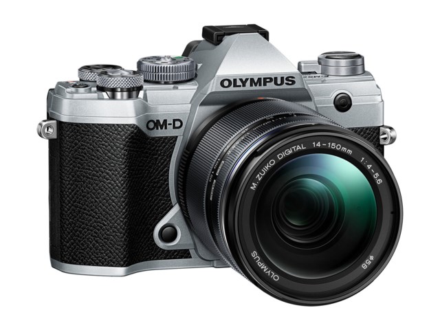 Olympus OM-D E-M5 Mark III hopea + AF 14-150/4,0-5,6 II ED Zuiko Digital Musta