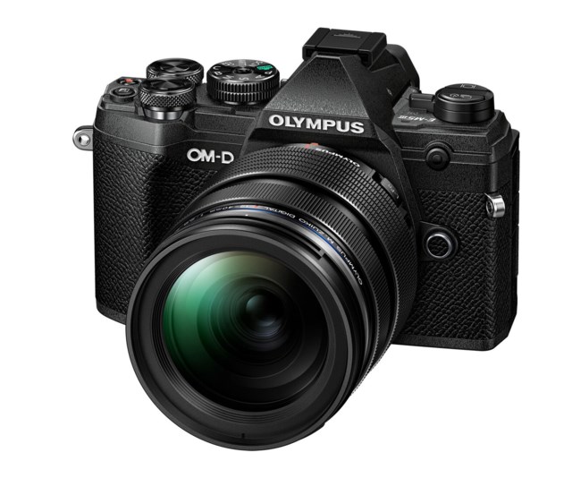 Olympus OM-D E-M5 Mark III Musta + M.Zuiko ED 12-40mm f/2,8 PRO Musta