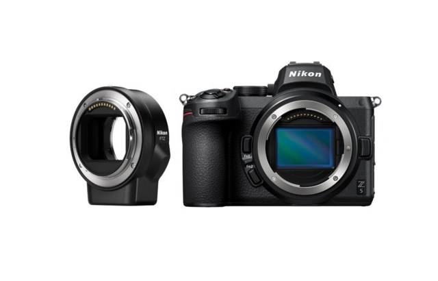 Nikon Z5 kamerarunko + FTZ Adapteri